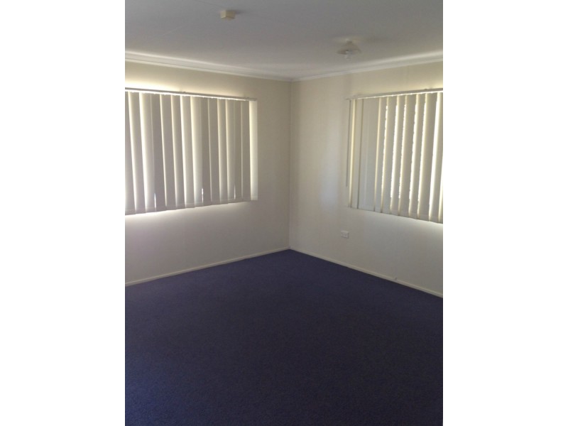 1 Bendee Crescent, Blackwater QLD 4717