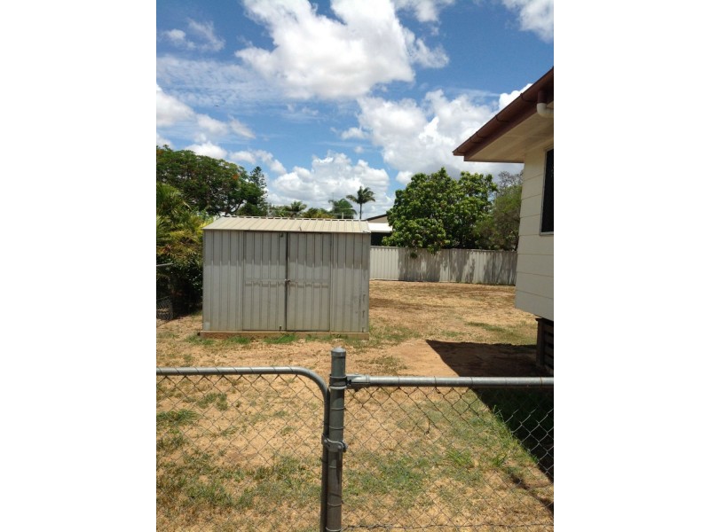 1 Bendee Crescent, Blackwater QLD 4717