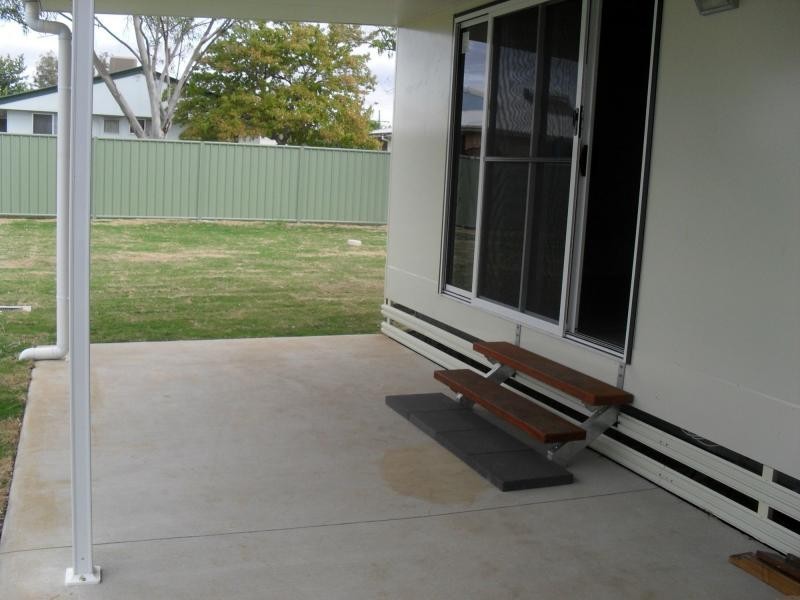 18 Hunter Street, Blackwater QLD 4717