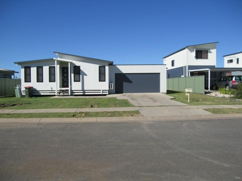 8 Deacon Drive, Blackwater QLD 4717