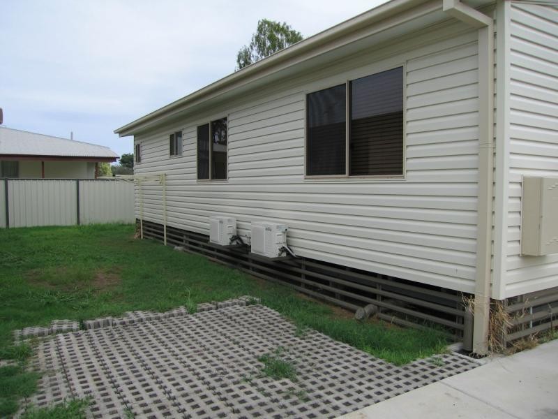 8B Boonery Street, Blackwater QLD 4717
