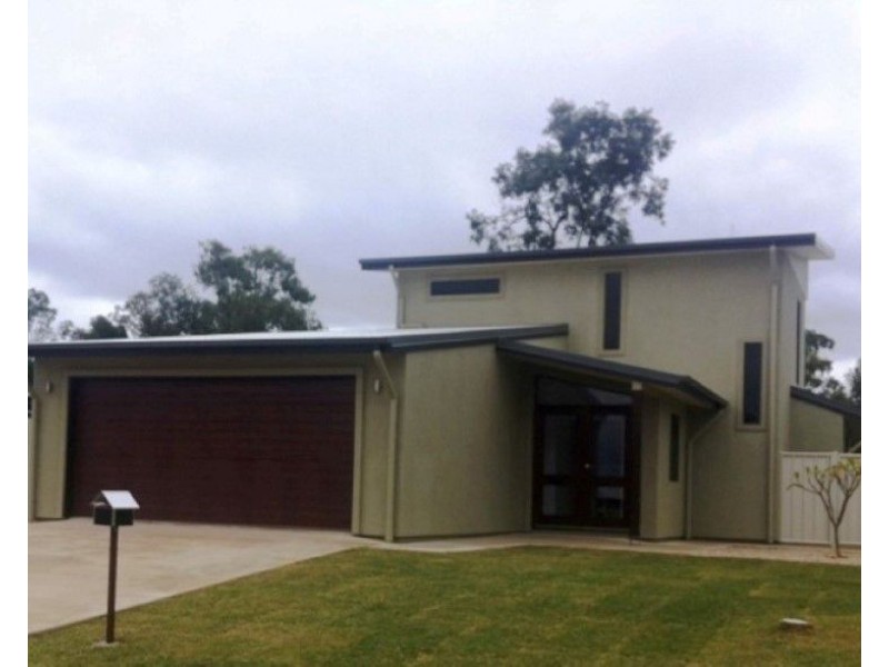 49 Newman Drive St, Emerald QLD 4720