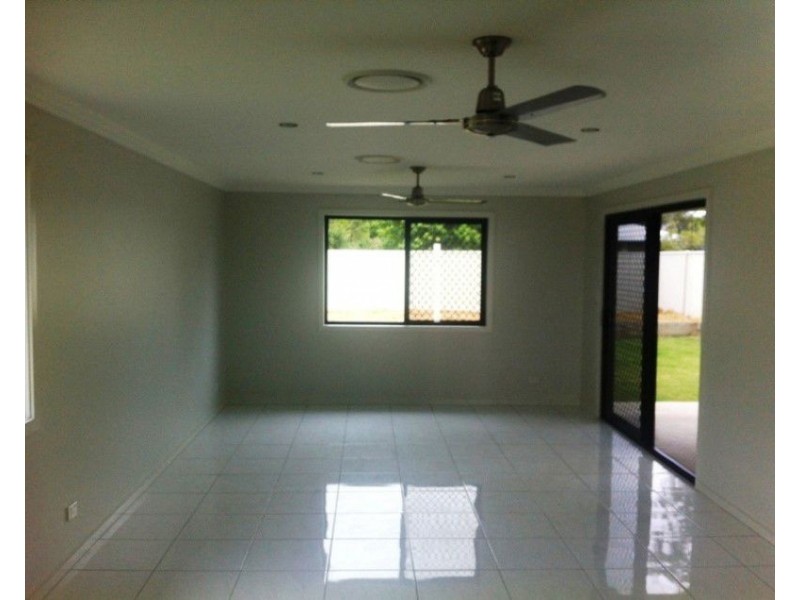49 Newman Drive St, Emerald QLD 4720