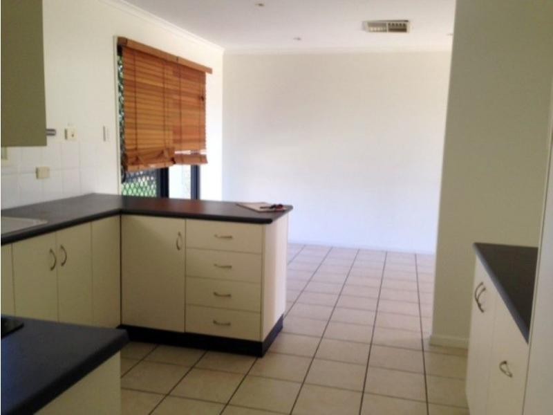 6 Coombs Court, Emerald QLD 4720