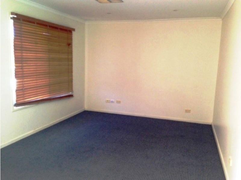 6 Coombs Court, Emerald QLD 4720