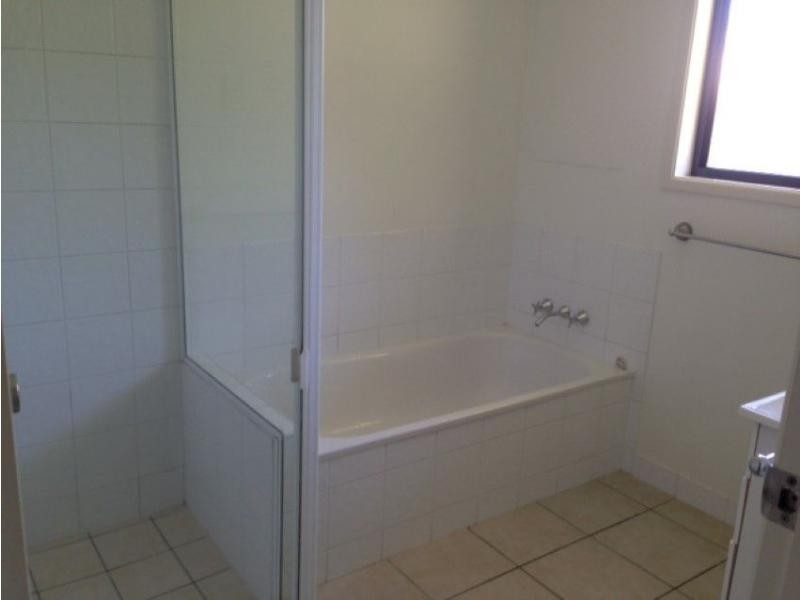 6 Coombs Court, Emerald QLD 4720