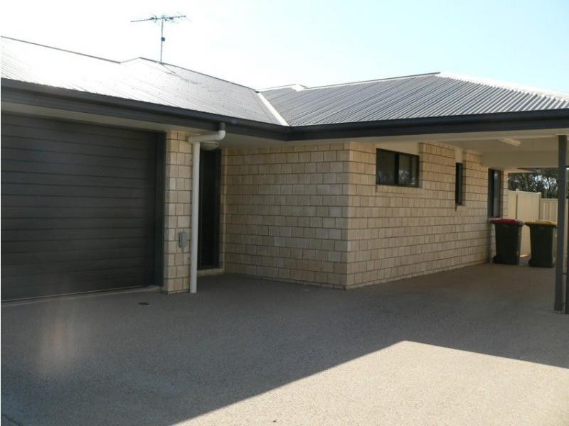 2/17 Lakeside Drive, Emerald QLD 4720