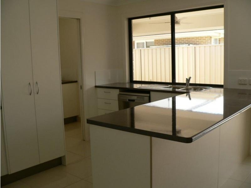 2/17 Lakeside Drive, Emerald QLD 4720