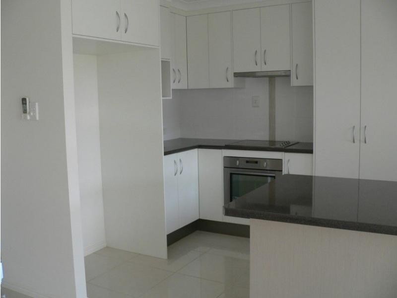 2/17 Lakeside Drive, Emerald QLD 4720