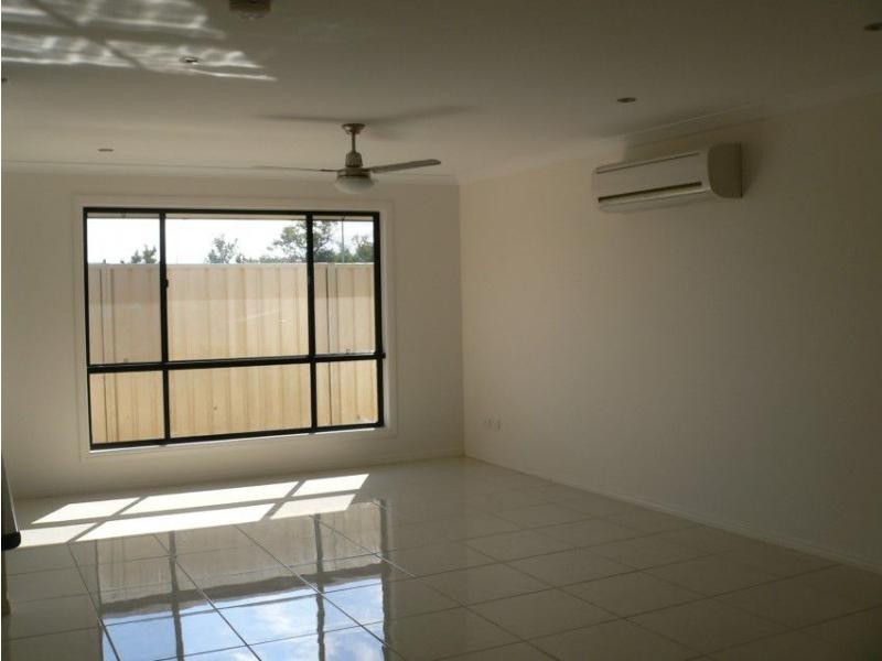 2/17 Lakeside Drive, Emerald QLD 4720