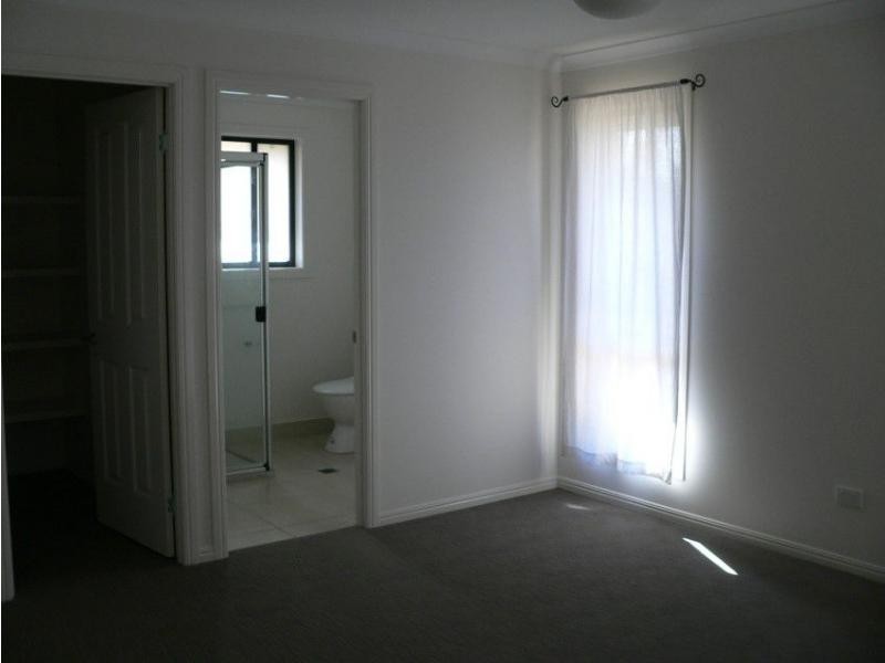 2/17 Lakeside Drive, Emerald QLD 4720