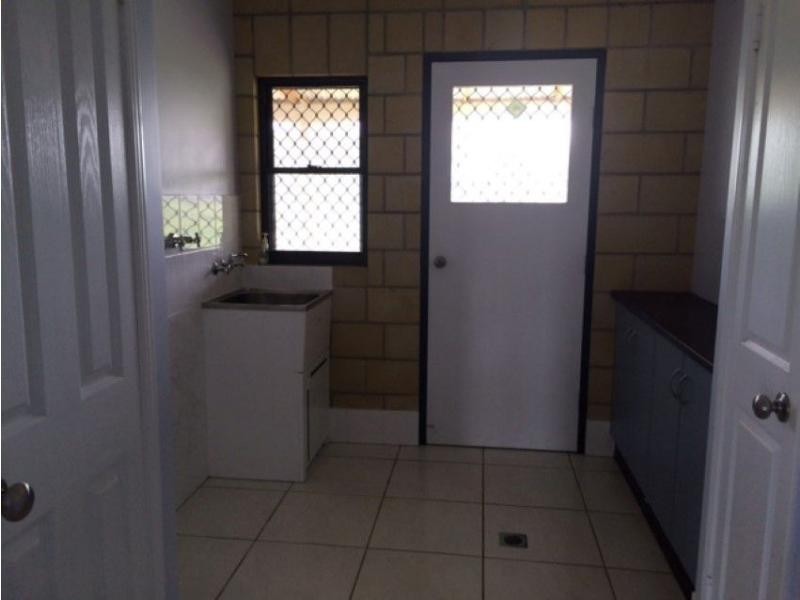 1 Easton Road, Capella QLD 4723