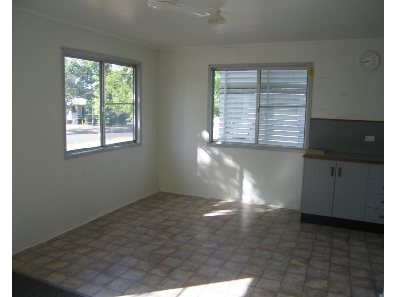33 Wattle Street, Blackwater QLD 4717