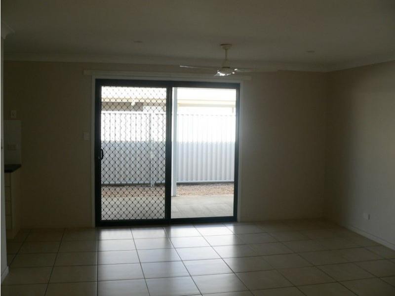 2/24 Desgrand Street, Emerald QLD 4720