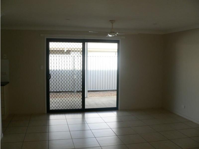 2/24 Desgrand Street, Emerald QLD 4720