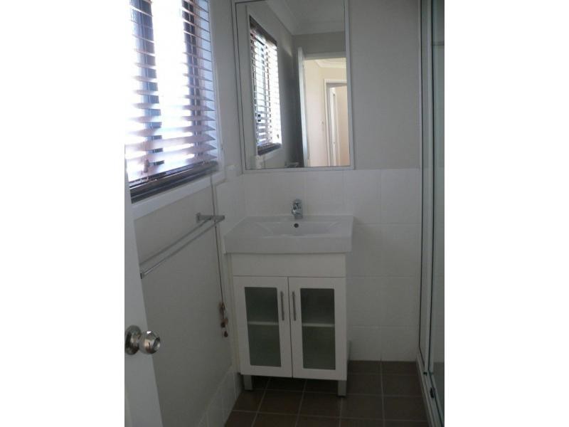 2/24 Desgrand Street, Emerald QLD 4720