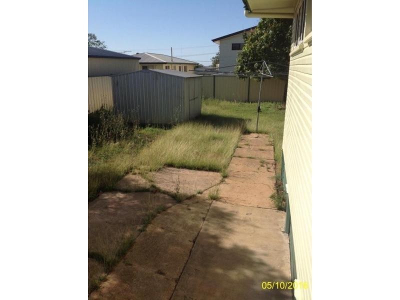 11 Fay Street, Blackwater QLD 4717