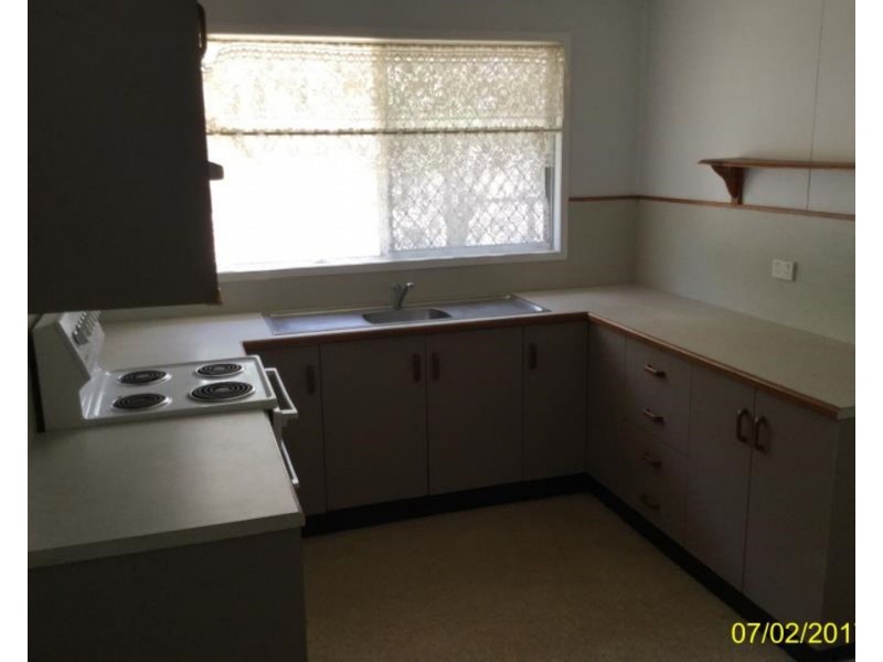 27 Arthur Street, Blackwater QLD 4717