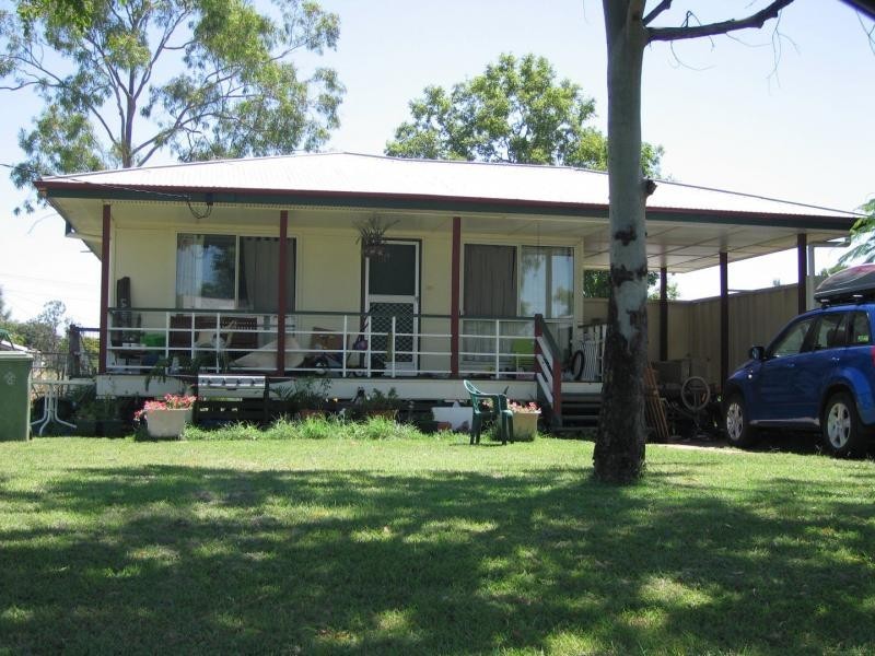10 Long Street, Blackwater QLD 4717