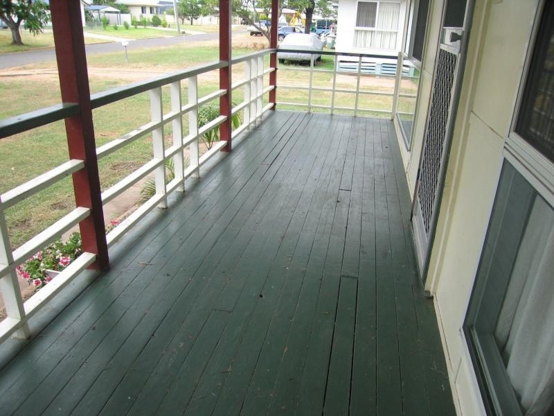 10 Long Street, Blackwater QLD 4717