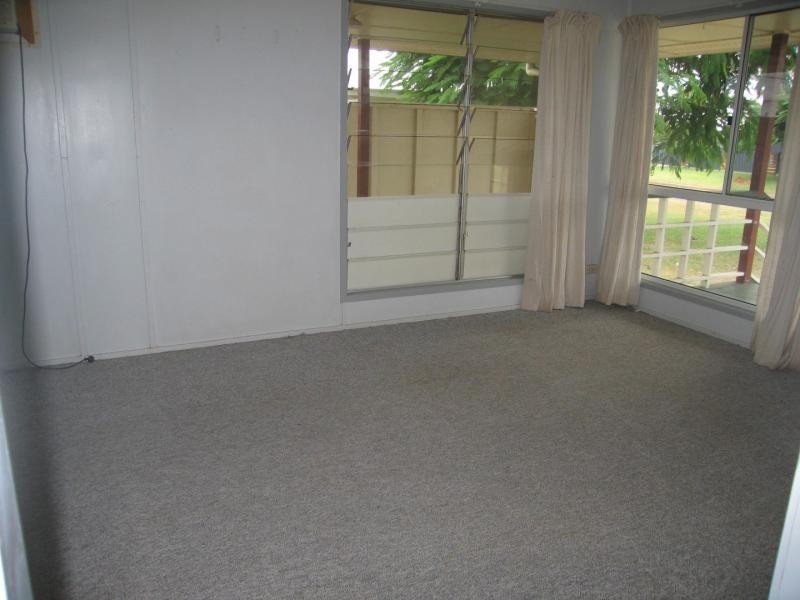 10 Long Street, Blackwater QLD 4717