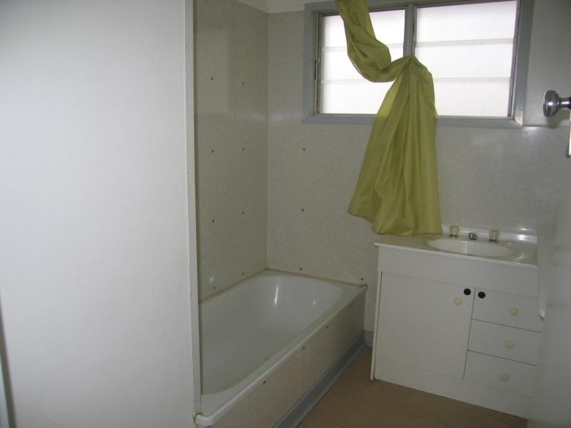 10 Long Street, Blackwater QLD 4717