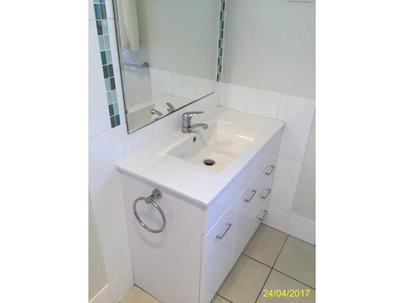 5 Walsh, Blackwater QLD 4717