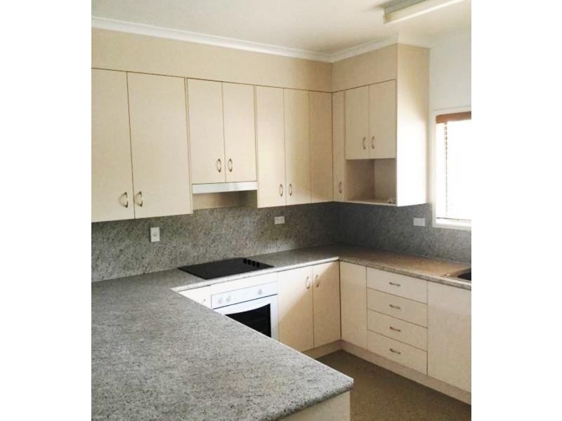 14 Walsh Avenue, Blackwater QLD 4717