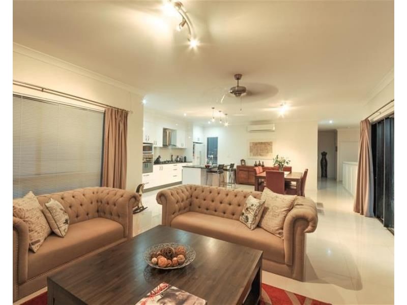 1, 39 Beth Court, Cannonvale QLD 4802
