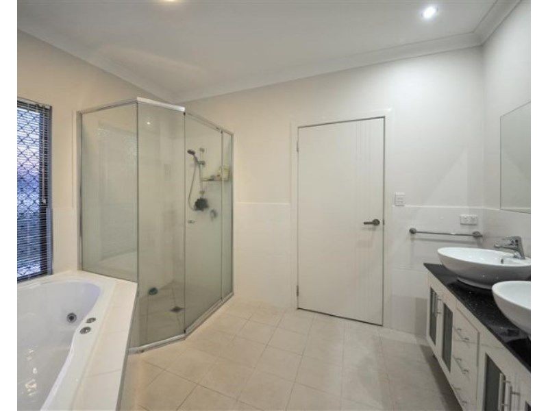 1, 39 Beth Court, Cannonvale QLD 4802
