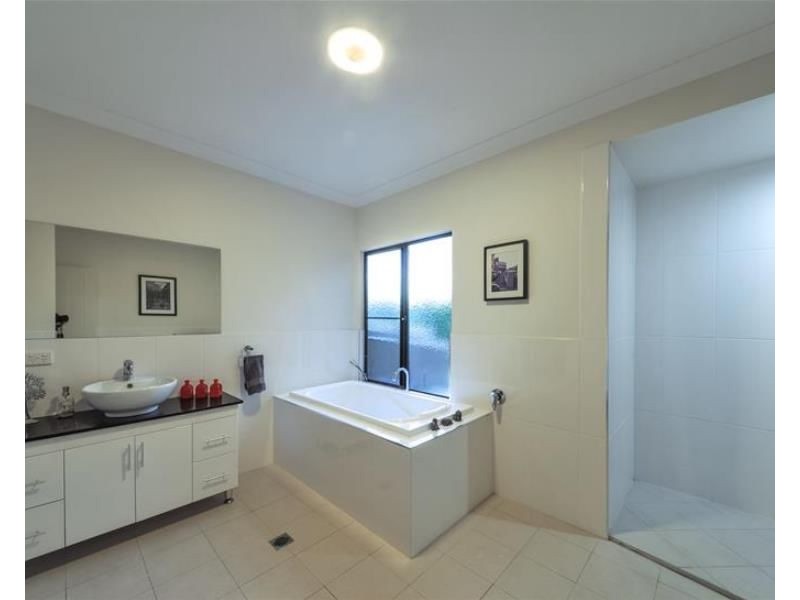 1, 39 Beth Court, Cannonvale QLD 4802