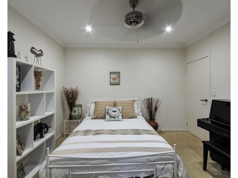1, 39 Beth Court, Cannonvale QLD 4802