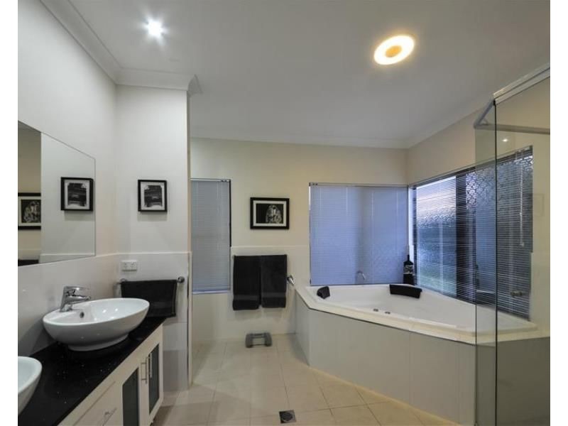 1, 39 Beth Court, Cannonvale QLD 4802