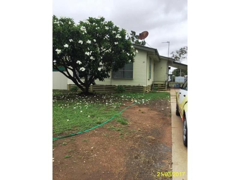 25 Bean Street, Blackwater QLD 4717