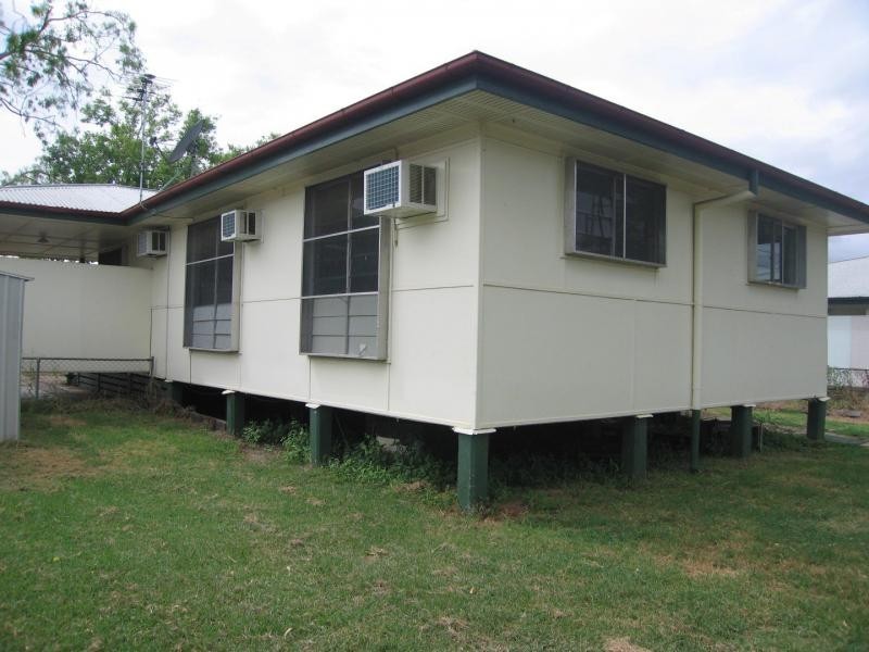 10 Long Street, Blackwater QLD 4717