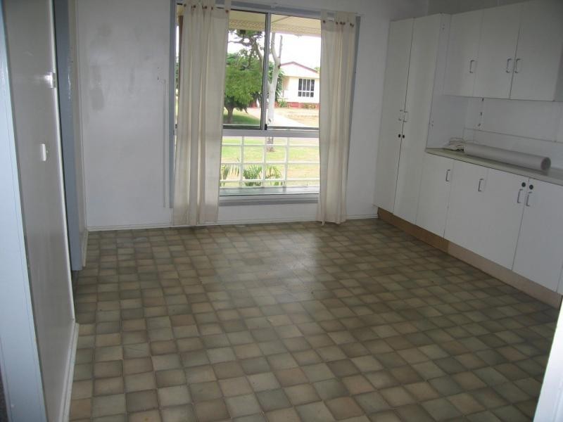 10 Long Street, Blackwater QLD 4717