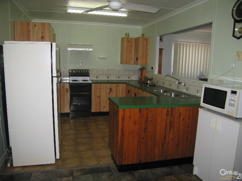 8 Cherry Street, Blackwater QLD 4717