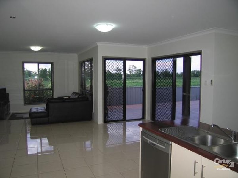 26 Cook Place, Emerald QLD 4720