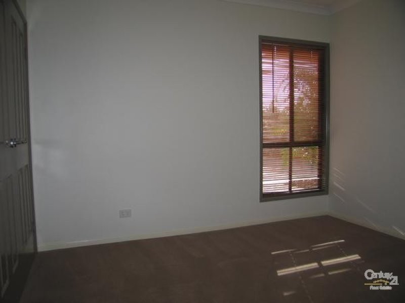 26 Cook Place, Emerald QLD 4720