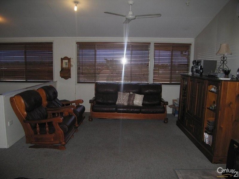 27 Hunter Street, Blackwater QLD 4717