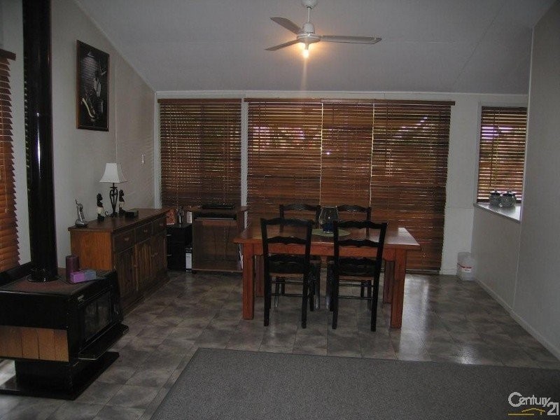 27 Hunter Street, Blackwater QLD 4717