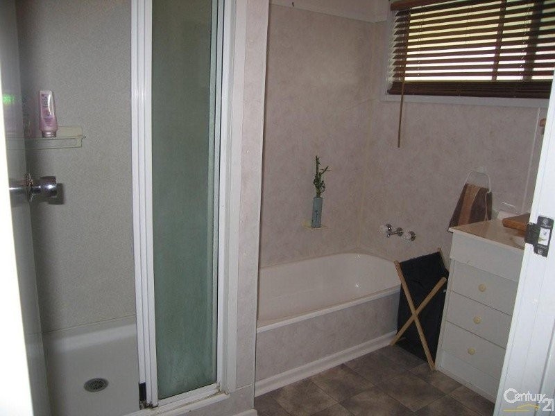 27 Hunter Street, Blackwater QLD 4717