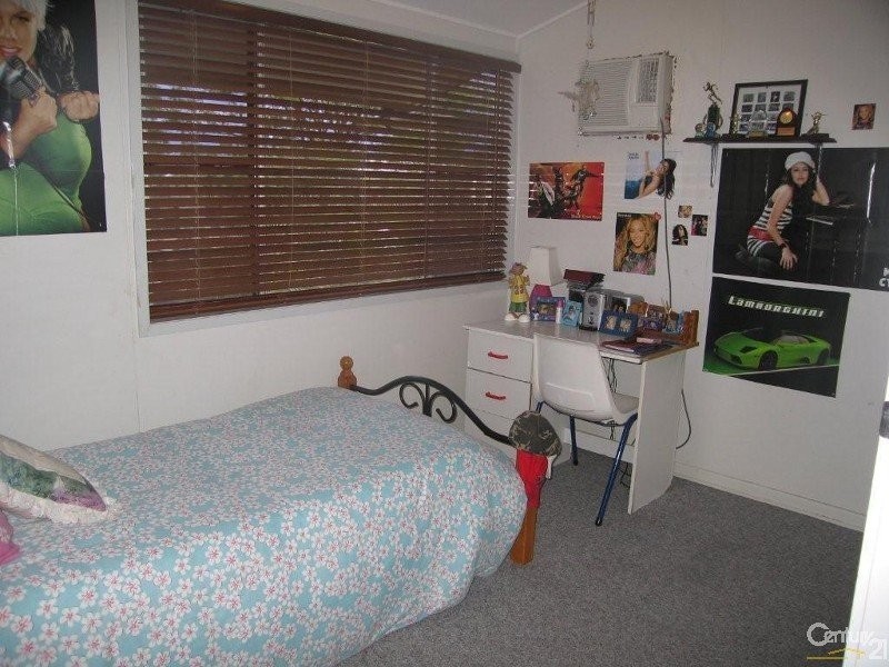 27 Hunter Street, Blackwater QLD 4717