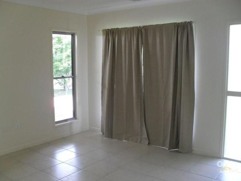 10 Bean Street, Blackwater QLD 4717