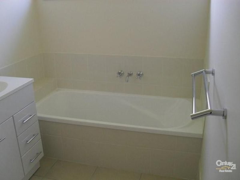 10 Bean Street, Blackwater QLD 4717