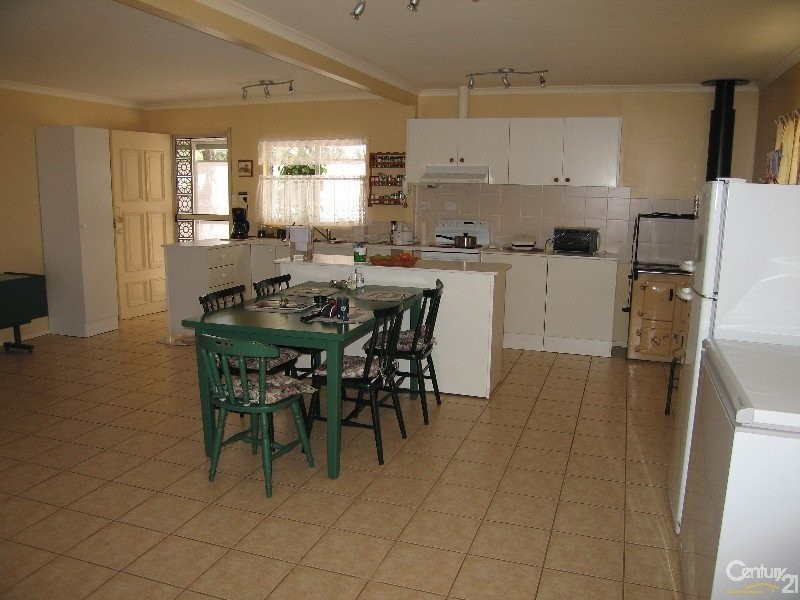 7 Finhill Drive, Sapphire QLD 4702