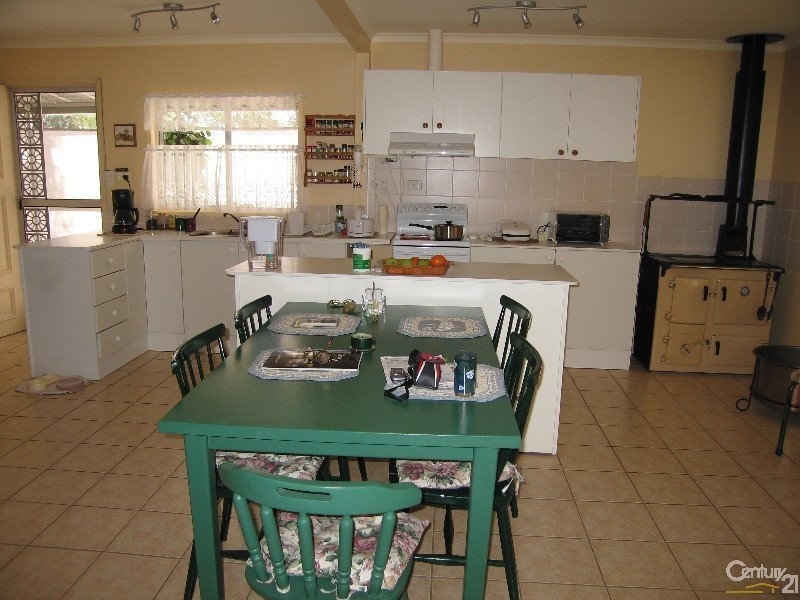 7 Finhill Drive, Sapphire QLD 4702