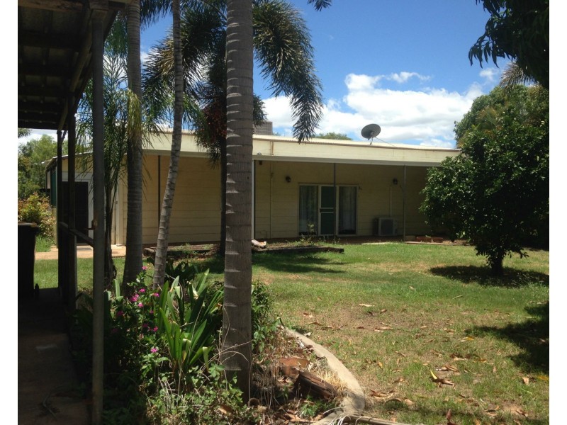 8 East Street, Bluff QLD 4702