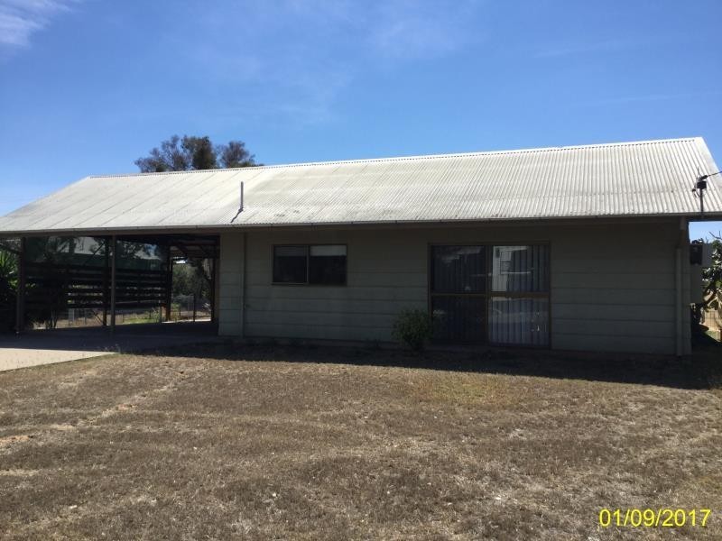 38 Hibiscus Cres, Blackwater QLD 4717