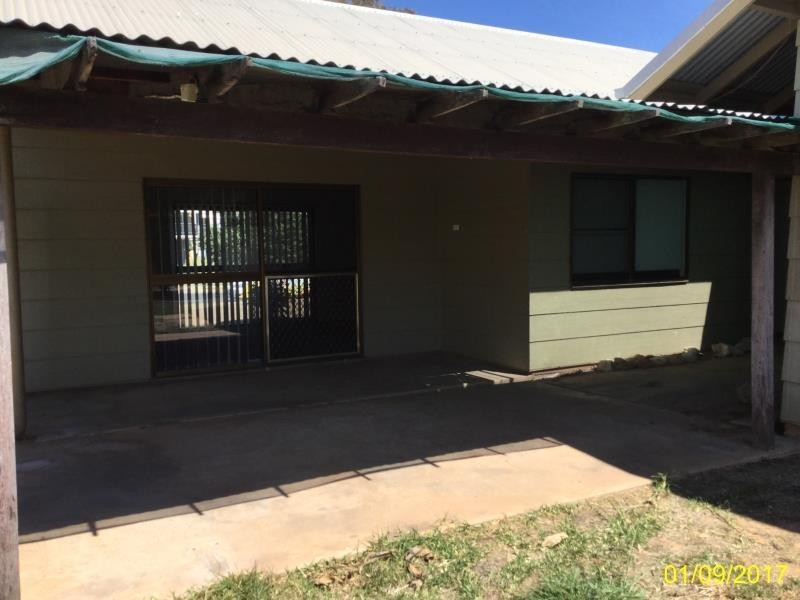 38 Hibiscus Cres, Blackwater QLD 4717